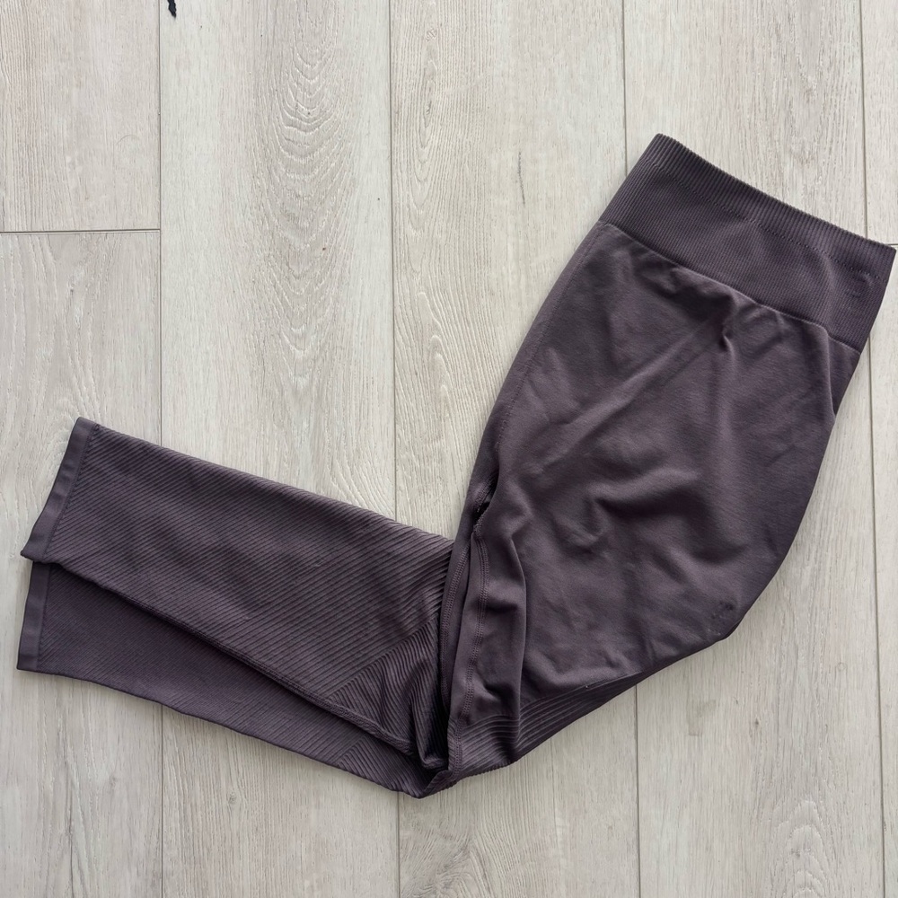 Fabletics Midrise Seamless Ribbed 7/8 Leggings - XL